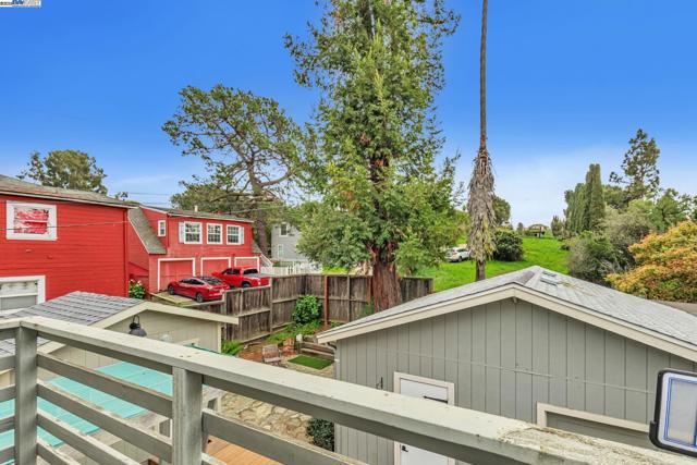 2019 E St, Hayward CA: https://media.crmls.org/mediaz/5284b066-4122-4b41-8905-2998afe32f29.jpg