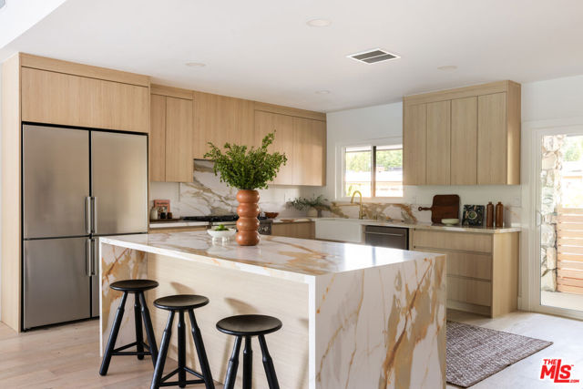 24211 Caris Street, Woodland Hills CA: https://media.crmls.org/mediaz/5284d356-bca6-4848-a12a-05f1c783824b.jpg