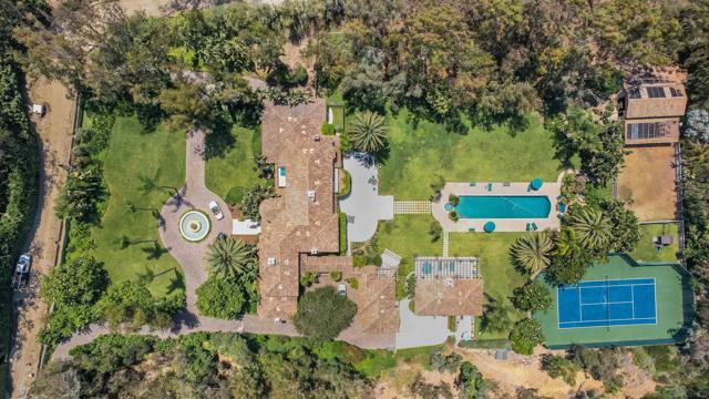 16356 Rambla De Las Flores, Rancho Santa Fe CA: https://media.crmls.org/mediaz/5285188a-ca8a-478f-a03c-fdca046a059a.jpg