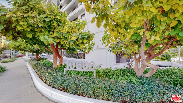 10660 WILSHIRE Boulevard, Los Angeles CA: https://media.crmls.org/mediaz/52853254-2845-4a0f-828c-c3409f0ccb6e.jpg