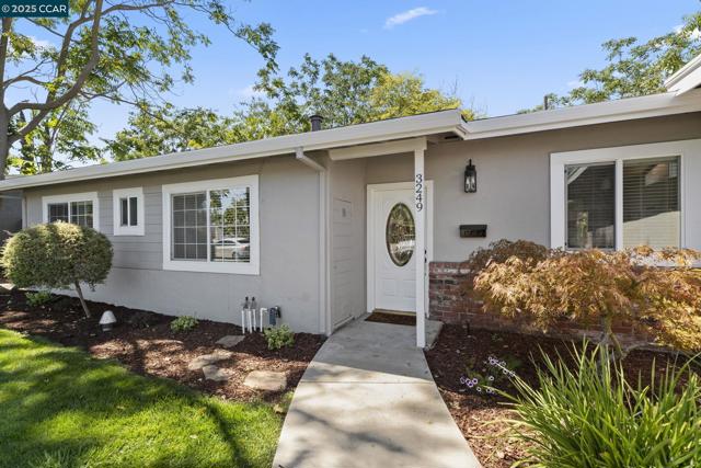 3249 Claudia Dr, Concord CA: https://media.crmls.org/mediaz/528566b8-b019-4e09-8bb3-c031349cd398.jpg