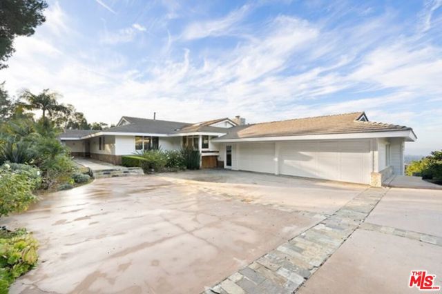 2 Pine Tree Lane, Rolling Hills, California 90274, 7 Bedrooms Bedrooms, ,6 BathroomsBathrooms,Residential,For Sale,Pine Tree,24474549