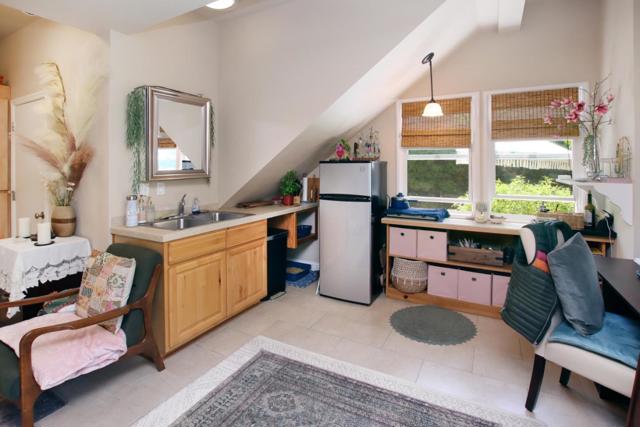 515 Chestnut Street, Santa Cruz CA: https://media.crmls.org/mediaz/528591f3-cf00-490c-ada6-dca4b9f00b4c.jpg