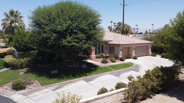 34 Calle La Reina, Rancho Mirage CA: https://media.crmls.org/mediaz/5285d13c-ce24-4c2f-a6ae-8245538b6da5.jpg