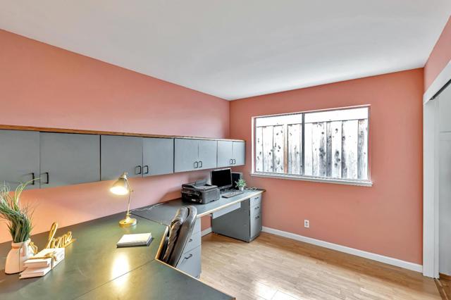 Image 21 of 35 For 988 Woodgrove Lane