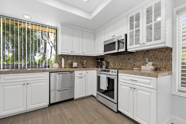 5 Majorca Drive, Rancho Mirage CA: https://media.crmls.org/mediaz/52863e2e-f06b-481b-bfe5-58efe5dc72a2.jpg