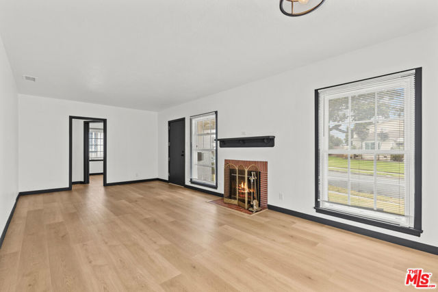 9829 S 7th Avenue, Inglewood CA: https://media.crmls.org/mediaz/5287119e-e9a2-4df2-a6bc-48d0f8b44e89.jpg