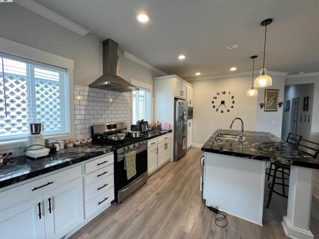 1515 N Milpitas Blvd, Milpitas CA: https://media.crmls.org/mediaz/52874213-6b10-480f-a912-0268a0513469.jpg