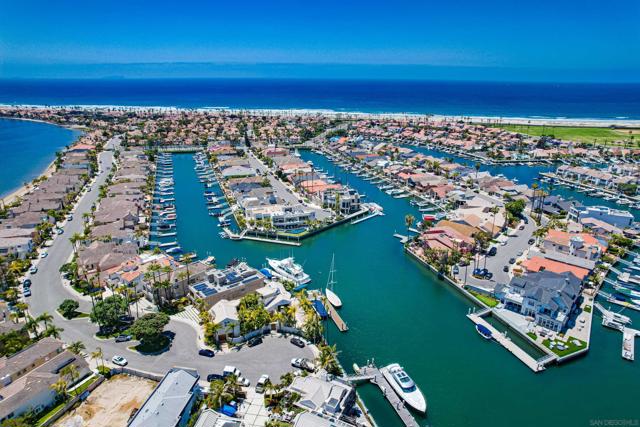 6 Buccaneer Way, Coronado CA: https://media.crmls.org/mediaz/528765a7-1f96-4524-9e60-053bf15fc059.jpg