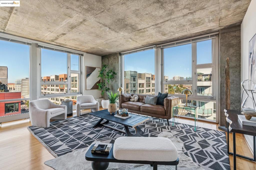 311 Oak St. #801