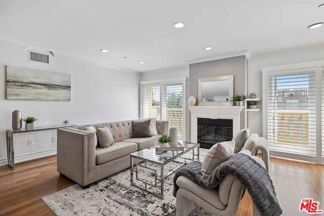 123 S Clark Drive, West Hollywood CA: https://media.crmls.org/mediaz/528898b6-ccae-4845-ac89-dfbdbb8bfb92.jpg