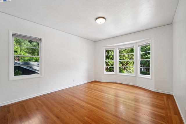 1658 Gouldin Rd, Oakland CA: https://media.crmls.org/mediaz/5288cb8d-30f3-4a1a-8d7f-4a81693c453d.jpg
