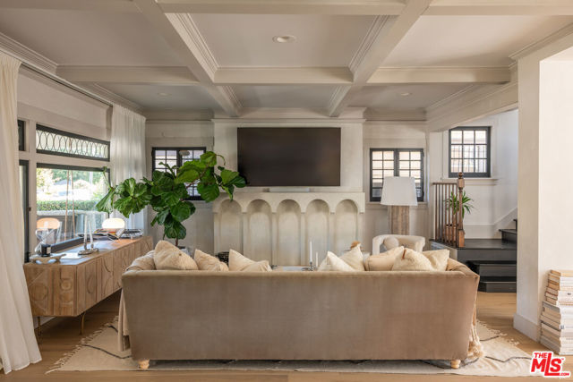 1715 S Kingsley Drive, Los Angeles CA: https://media.crmls.org/mediaz/5288faaa-be96-4940-b52c-eb8dbd27b5e6.jpg