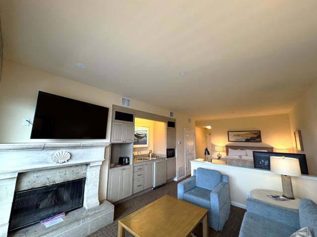 4100 Cabrillo Highway, Half Moon Bay CA: https://media.crmls.org/mediaz/52890040-58dd-4af9-8296-7e396df7b605.jpg