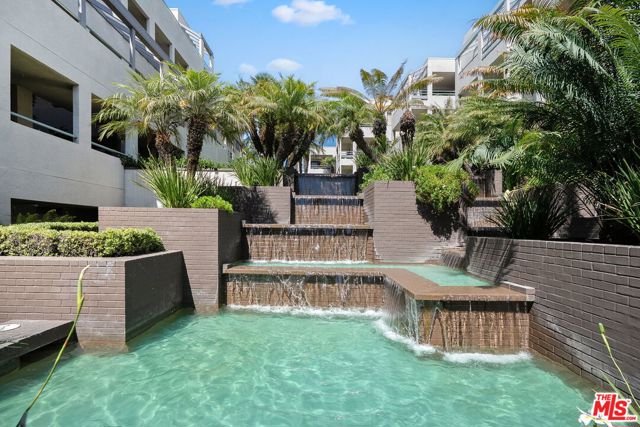 140 Ocean Park Boulevard, Santa Monica CA: https://media.crmls.org/mediaz/52895b62-2fbe-404f-bdaf-07d797464f38.jpg