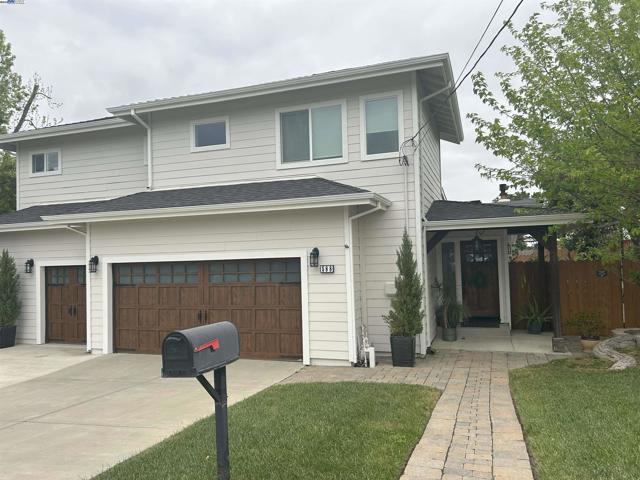 588 E Angela St, Pleasanton CA: https://media.crmls.org/mediaz/528983a4-ed91-4c79-8a69-4f722ebe2dfa.jpg