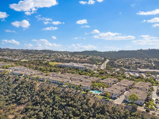 10860 Ivy Hill Dr, San Diego CA: https://media.crmls.org/mediaz/5289a393-fa27-4855-959a-0598f52be284.jpg