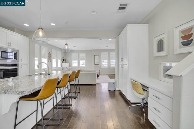244 Selby Ln, Livermore CA: https://media.crmls.org/mediaz/5289a83d-c8bd-4d30-a2a6-8eec1305580e.jpg