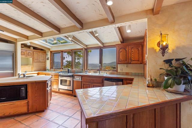1176 Brown Ave, Lafayette CA: https://media.crmls.org/mediaz/528a1157-5155-4f32-994c-c2d25efaa8dc.jpg