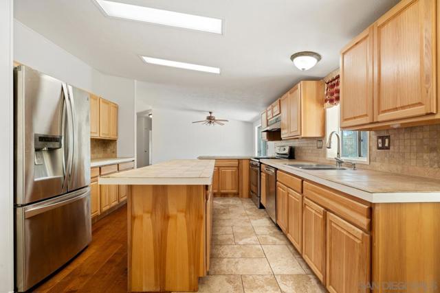 3511 Lakeview Dr, Julian CA: https://media.crmls.org/mediaz/528a1875-7531-40bd-bd1b-01ef7fa87a75.jpg
