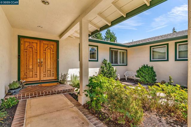 2032 Vanderslice Ave, Walnut Creek CA: https://media.crmls.org/mediaz/528abf3b-8d2f-4f50-aba1-4726f92e9eb1.jpg