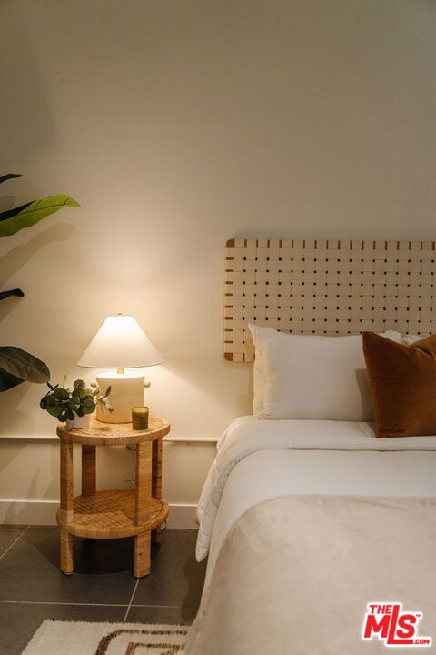 939 S Broadway, Los Angeles CA: https://media.crmls.org/mediaz/528b3429-90a2-436c-bb34-53d082e64d8d.jpg