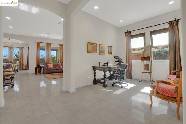 1577 Chianti LN, Brentwood CA: https://media.crmls.org/mediaz/528bd122-799c-431d-aa3d-0b248bcfbe32.jpg