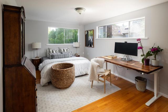 114 University Drive, Menlo Park CA: https://media.crmls.org/mediaz/528bfe62-d6c0-427f-9cce-d08e5cfd0528.jpg