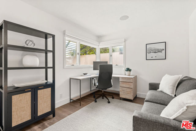 8247 Billowvista Drive, Playa del Rey CA: https://media.crmls.org/mediaz/528c2deb-bf0b-420a-a7d1-4b8fd0f4d1a6.jpg