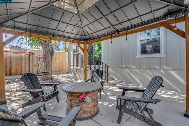 6911 Brentwood Blvd, Brentwood CA: https://media.crmls.org/mediaz/528c2f39-8775-479c-b534-4fa2e118b724.jpg
