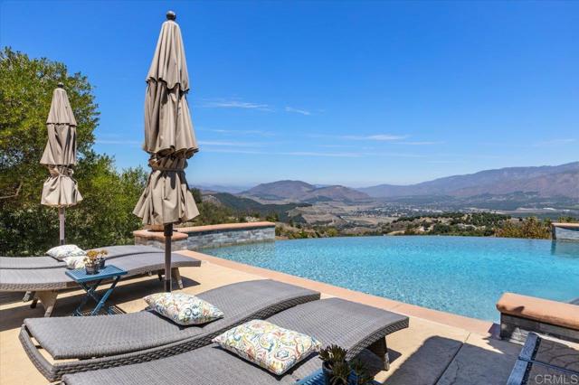 31662 Orange Blossom Ct, Valley Center CA: https://media.crmls.org/mediaz/528c9240-490e-4917-b975-9926acbb5265.jpg