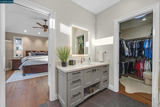10 Woodside Dr, Danville CA: https://media.crmls.org/mediaz/528d2269-39fa-4813-8921-1af506ad6e6d.jpg