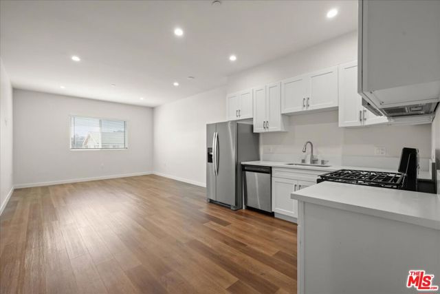 1041 N Cummings Street, Los Angeles CA: https://media.crmls.org/mediaz/528d888f-5023-4413-a8c8-1cc201da74b7.jpg
