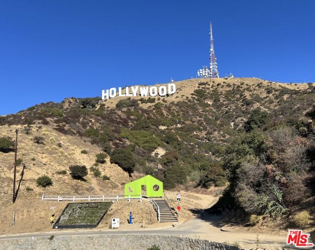 6101 Mulholland Highway, Los Angeles CA: https://media.crmls.org/mediaz/528e55bd-29b5-418a-b93f-9d7bc0877b30.jpg