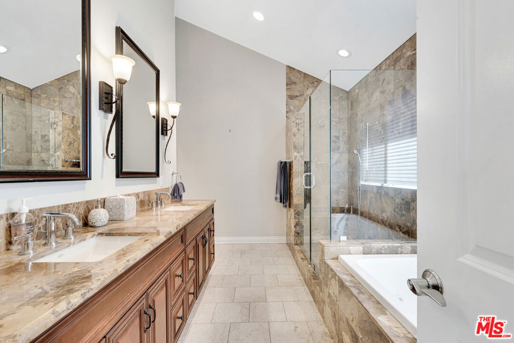 3733 Willowcrest AvenueStudio City img 2