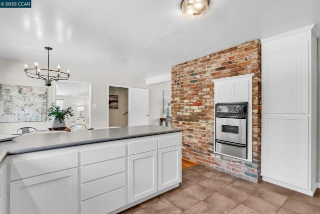 240 CASTLE GLEN ROAD, Walnut Creek CA: https://media.crmls.org/mediaz/528f25c1-ef48-40aa-988e-03c09000ab18.jpg