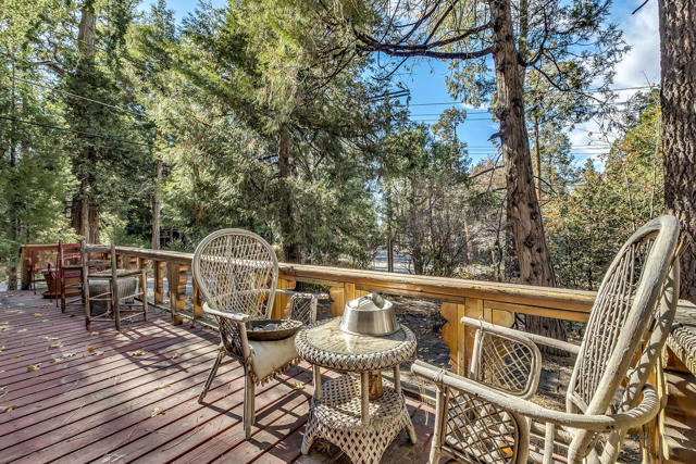 54865 Strong Dr, Idyllwild CA: https://media.crmls.org/mediaz/528f3b36-cb25-4853-a548-5fd8c6fdbfe2.jpg