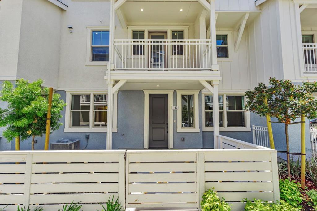 186 Oak Circle