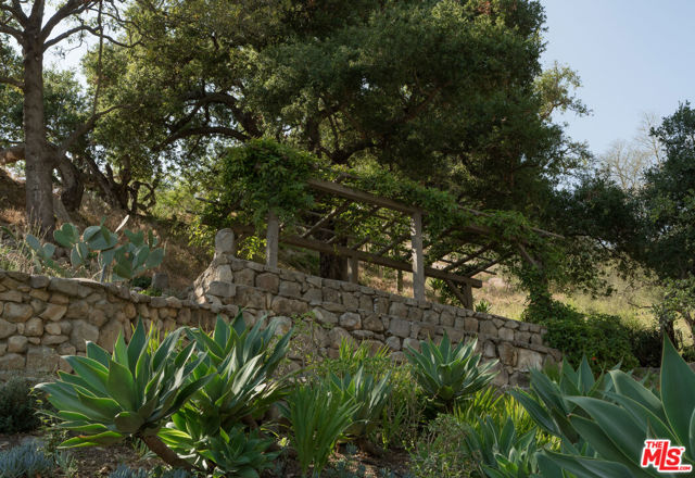 15 Loma Media Road, Santa Barbara CA: https://media.crmls.org/mediaz/52903545-9249-4d67-8dd0-7f173611362e.jpg