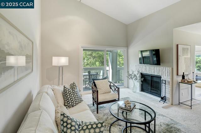 2638 Saklan Indian Dr, Walnut Creek CA: https://media.crmls.org/mediaz/52905378-786f-446f-bc7a-909d2c5feb35.jpg