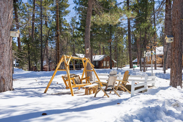 40110 Highland Road, Big Bear CA: https://media.crmls.org/mediaz/52905c5b-6668-4d83-b98a-12bd5eef081a.jpg