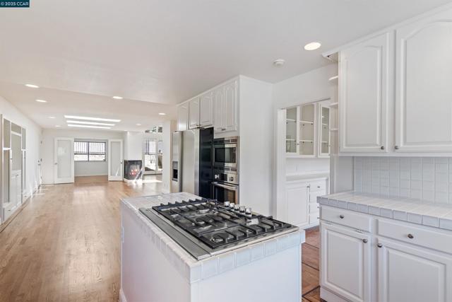 225 Rheem Blvd, Moraga CA: https://media.crmls.org/mediaz/52907ede-7f1e-4824-899a-c935b6b9ed38.jpg