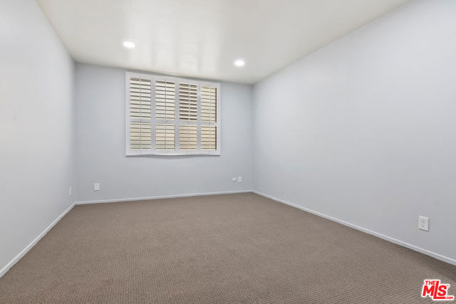 927 N Kings Road, West Hollywood CA: https://media.crmls.org/mediaz/5290cb1a-dfe9-411b-86a7-182a3f8a79ff.jpg