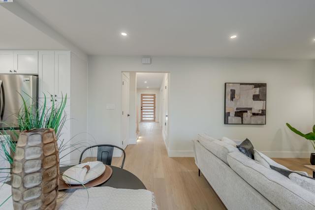 311 Foxboro Ct, San Ramon CA: https://media.crmls.org/mediaz/52911eaa-ec72-43b2-989c-f978447bdf55.jpg