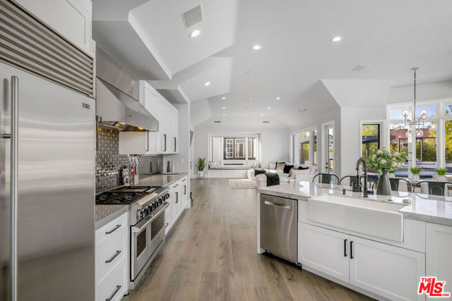 1 Falconridge Drive, Coto de Caza CA: https://media.crmls.org/mediaz/5291663a-fbae-4770-bdc6-82da5bc43815.jpg