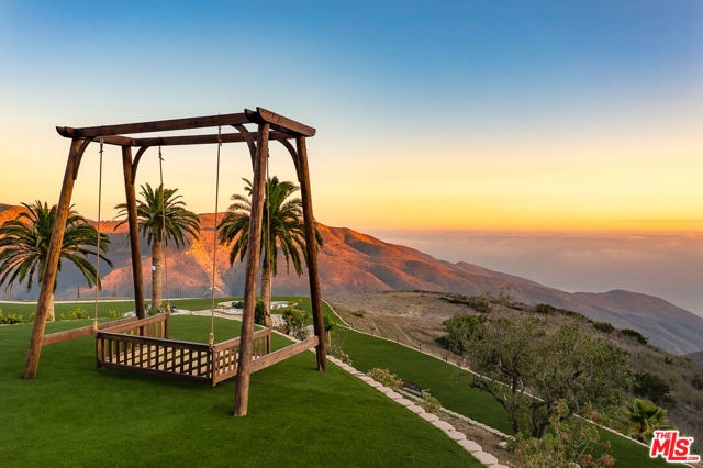 10502 Yellow Hill Road, Malibu CA: https://media.crmls.org/mediaz/52918ee1-c154-4f51-8da2-dfaf56c29dc2.jpg