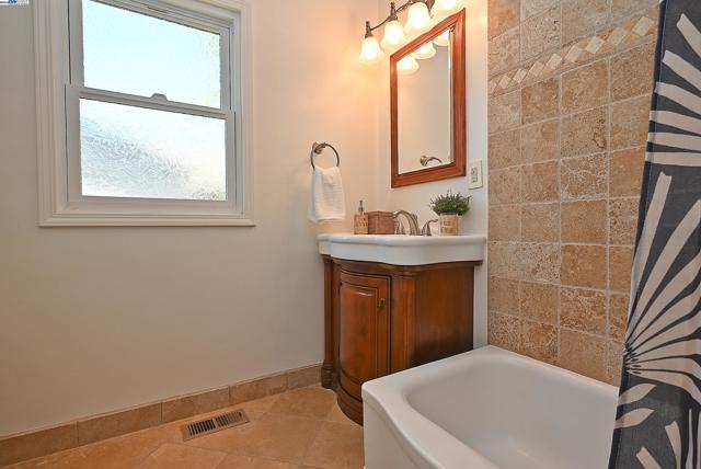 Image 23 of 36 For 2044 Strang Ave