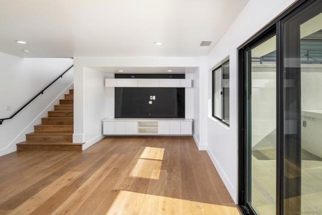 2641 Costebelle Dr, La Jolla CA: https://media.crmls.org/mediaz/5291cc00-5b5d-4a98-ad7c-975892d03b0e.jpg