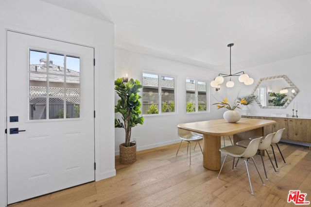 3908 Bentley Avenue, Culver City CA: https://media.crmls.org/mediaz/52927d8e-7ec0-4f7d-a57b-4f476e49221d.jpg