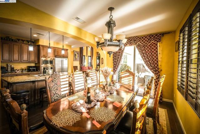 3252 Carpenter Way, San Ramon CA: https://media.crmls.org/mediaz/529331f0-41e8-4878-9b4b-e05f159d4297.jpg